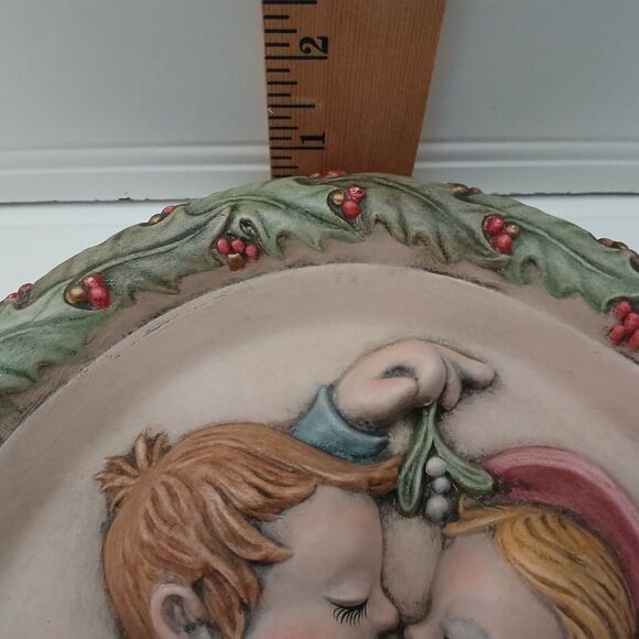 Vintage Ceramic Wall Plaque Children Kissing Under the Mistletoe Hand Painted - Picture 12 of 12